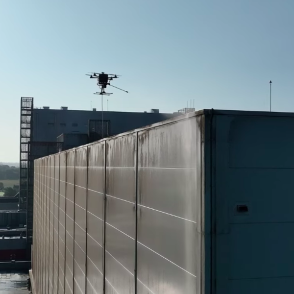 Nettoyage façade entreprise par drone